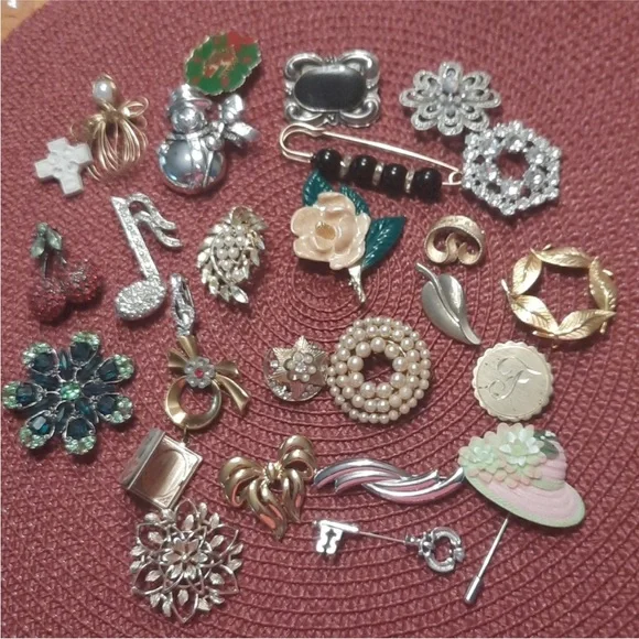 Elegant Gold and Silver Brooch’s - Picture 6 of 6